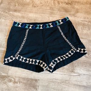 Free People black Petal Embellished Linen Shorts Women’s Size 4
